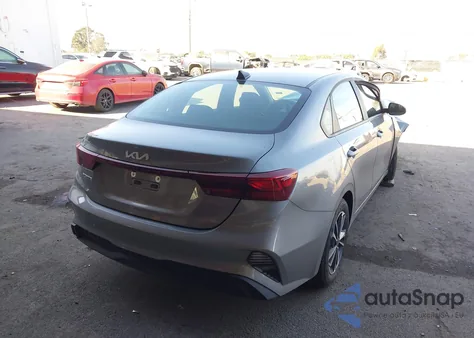 2024 Kia Forte Lxs z USA, uszkodzony, nr VIN 3KPF24AD1RE752338